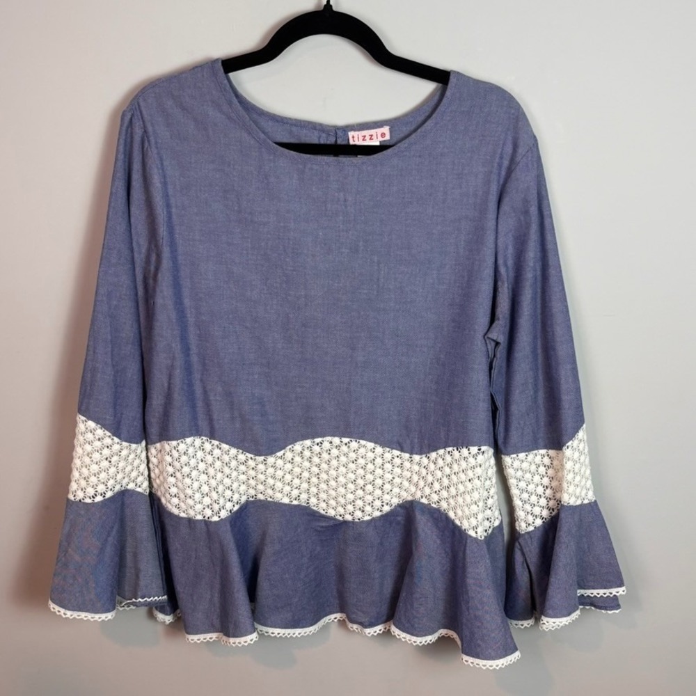 tizzie womens blue chambray bell sleeve white crochet detail blouse sz Lg cotton